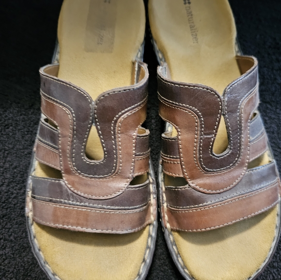*Naturalizer Sandals* - Picture 4 of 12
